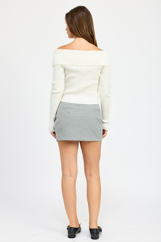 MINI SKIRT WITH DIAGONAL BUTTON DETAIL - Pikemla