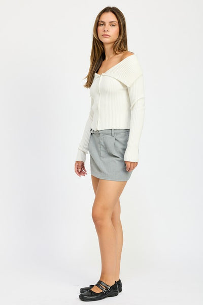 MINI SKIRT WITH DIAGONAL BUTTON DETAIL - Pikemla