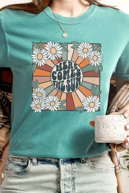 Here Comes The Sun Daisy Comfort Color Graphic Tee - Pikemla