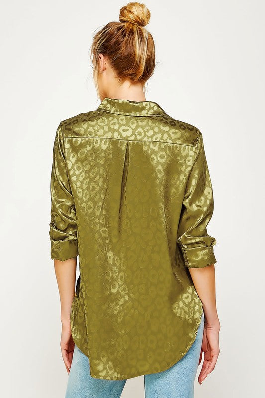 SATIN LEOPARD PRINT BUTTON DOWN TOP - Pikemla