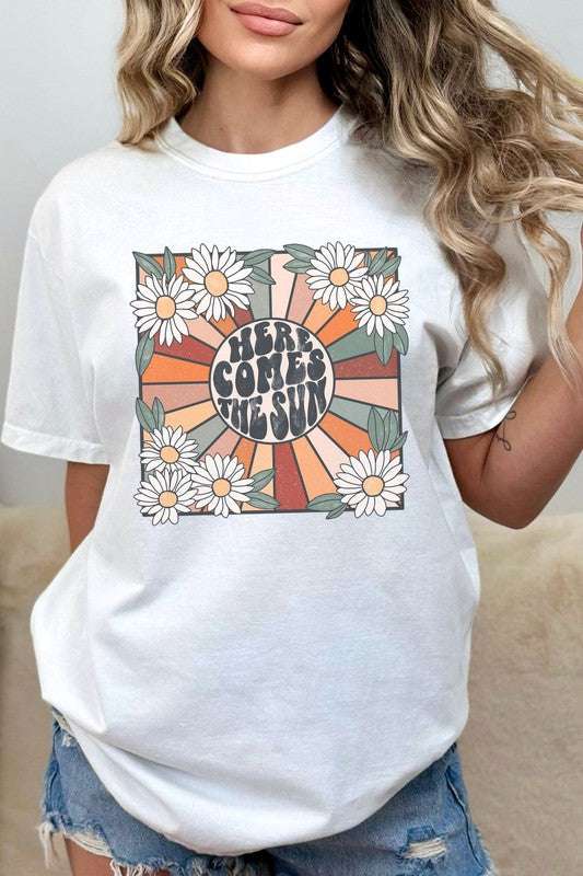 Here Comes The Sun Daisy Comfort Color Graphic Tee - Pikemla