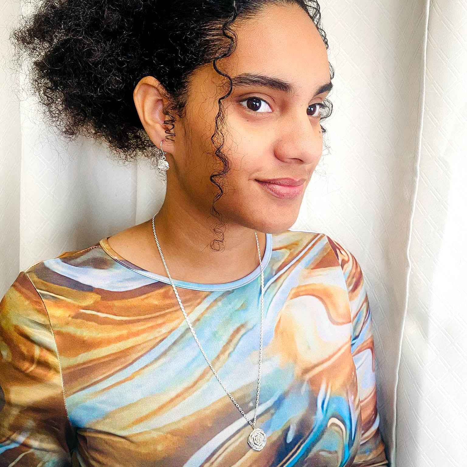 Rosette silver necklace