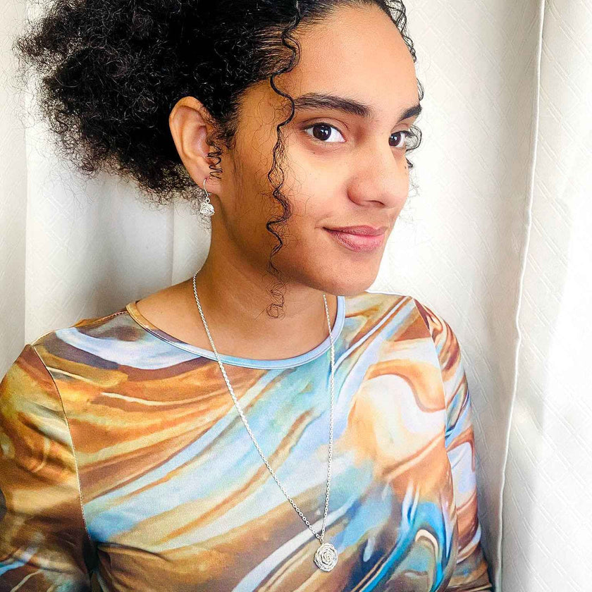 Rosette silver necklace