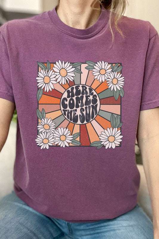 Here Comes The Sun Daisy Comfort Color Graphic Tee - Pikemla