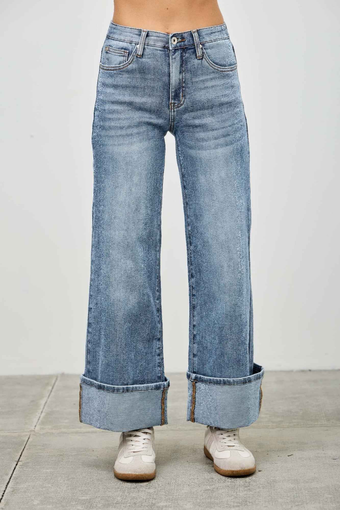 Mid Rise Cuffed Jeans With Stretch