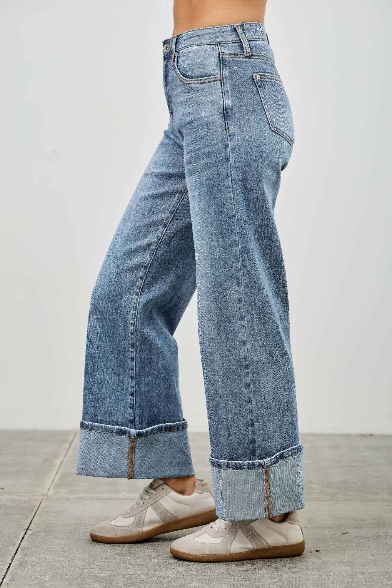 Mid Rise Cuffed Jeans With Stretch