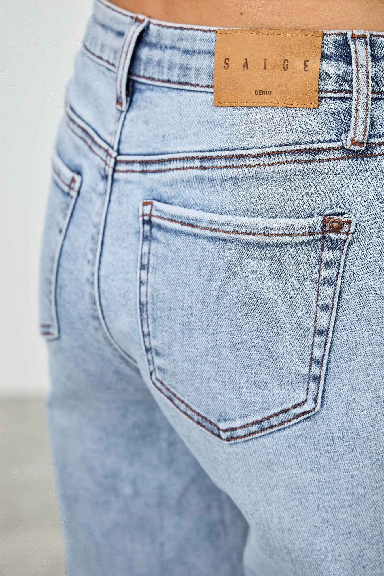 Mid Rise Relaxed Straight With Destroy