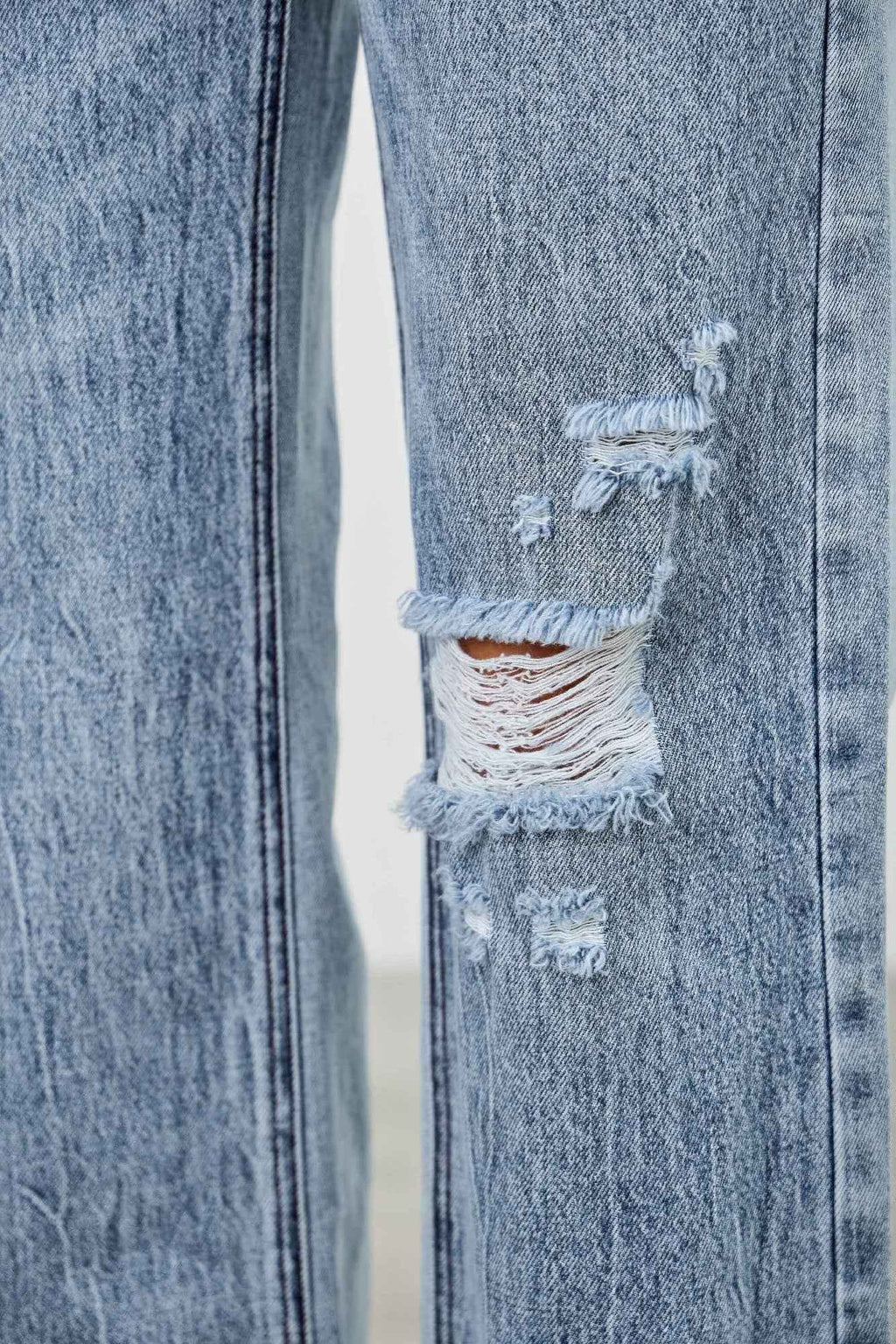 Mid Rise Relaxed Straight With Destroy