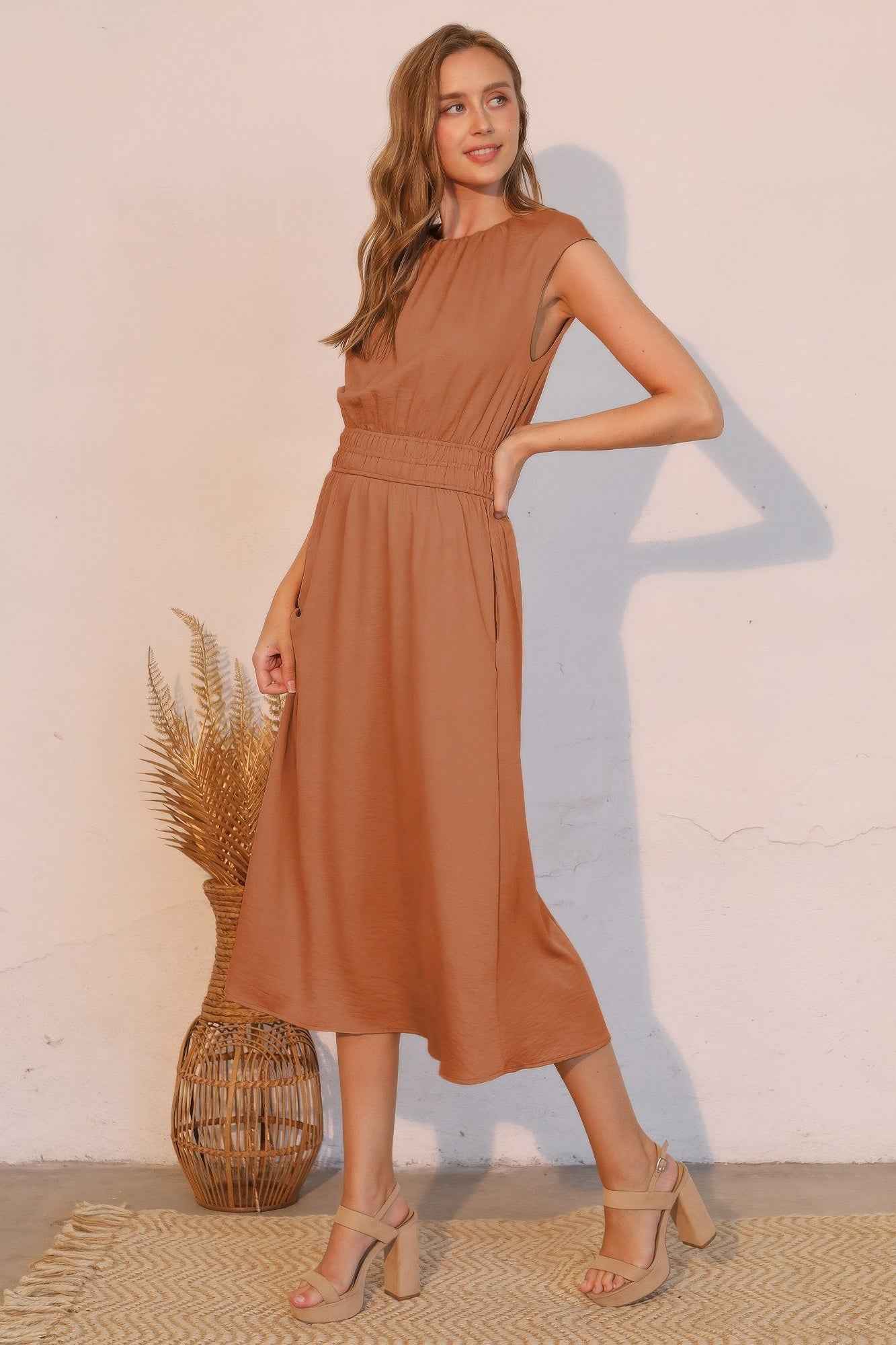 Matte Crepe Ruched Elastic Midi Dress