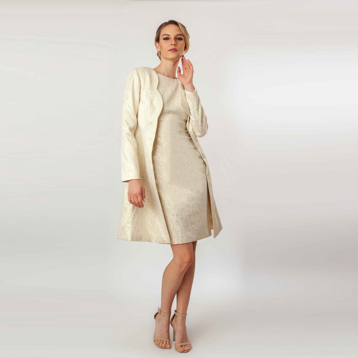 Scalloped Fly-Away Topper