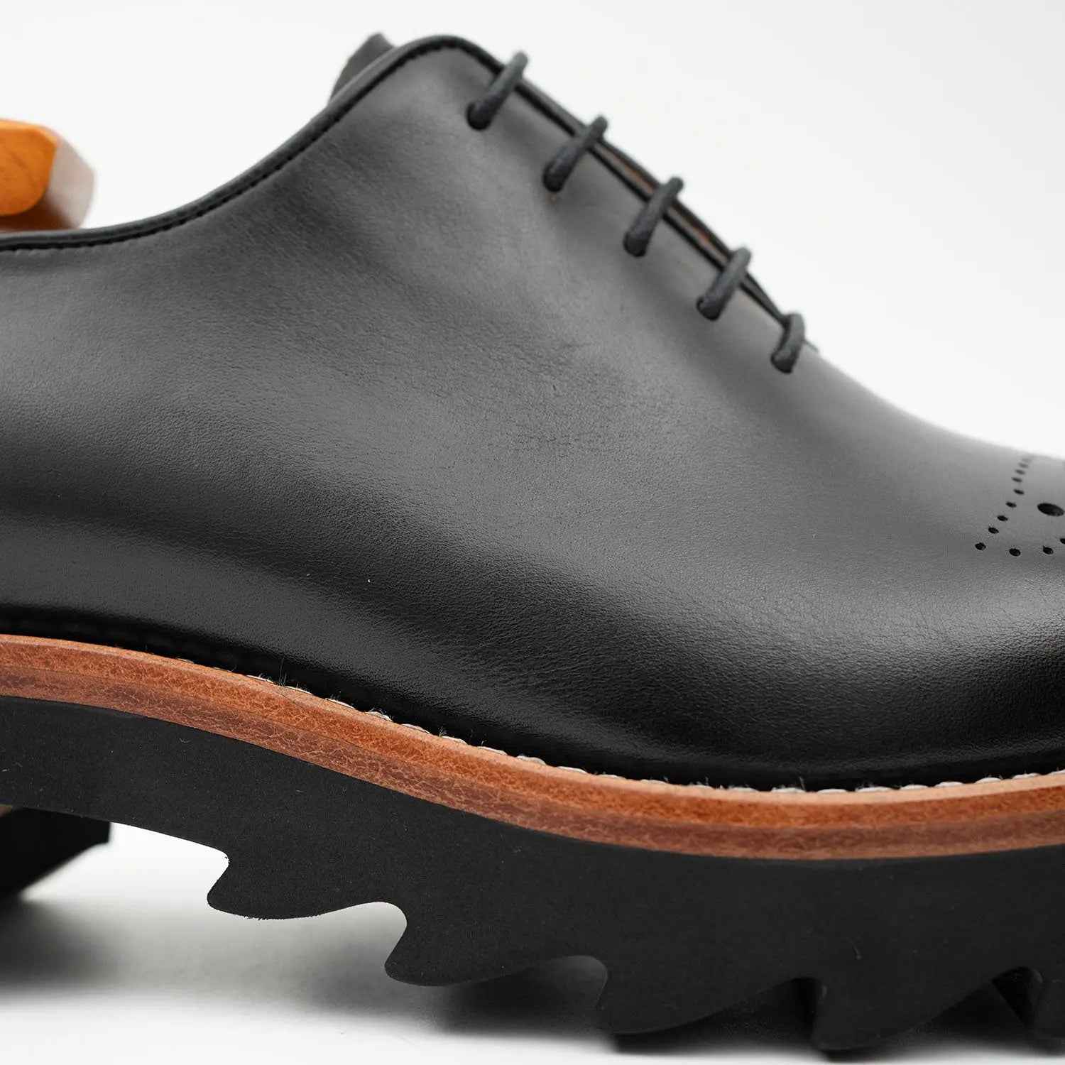 Handcrafted calfskin Oxford shoes Black