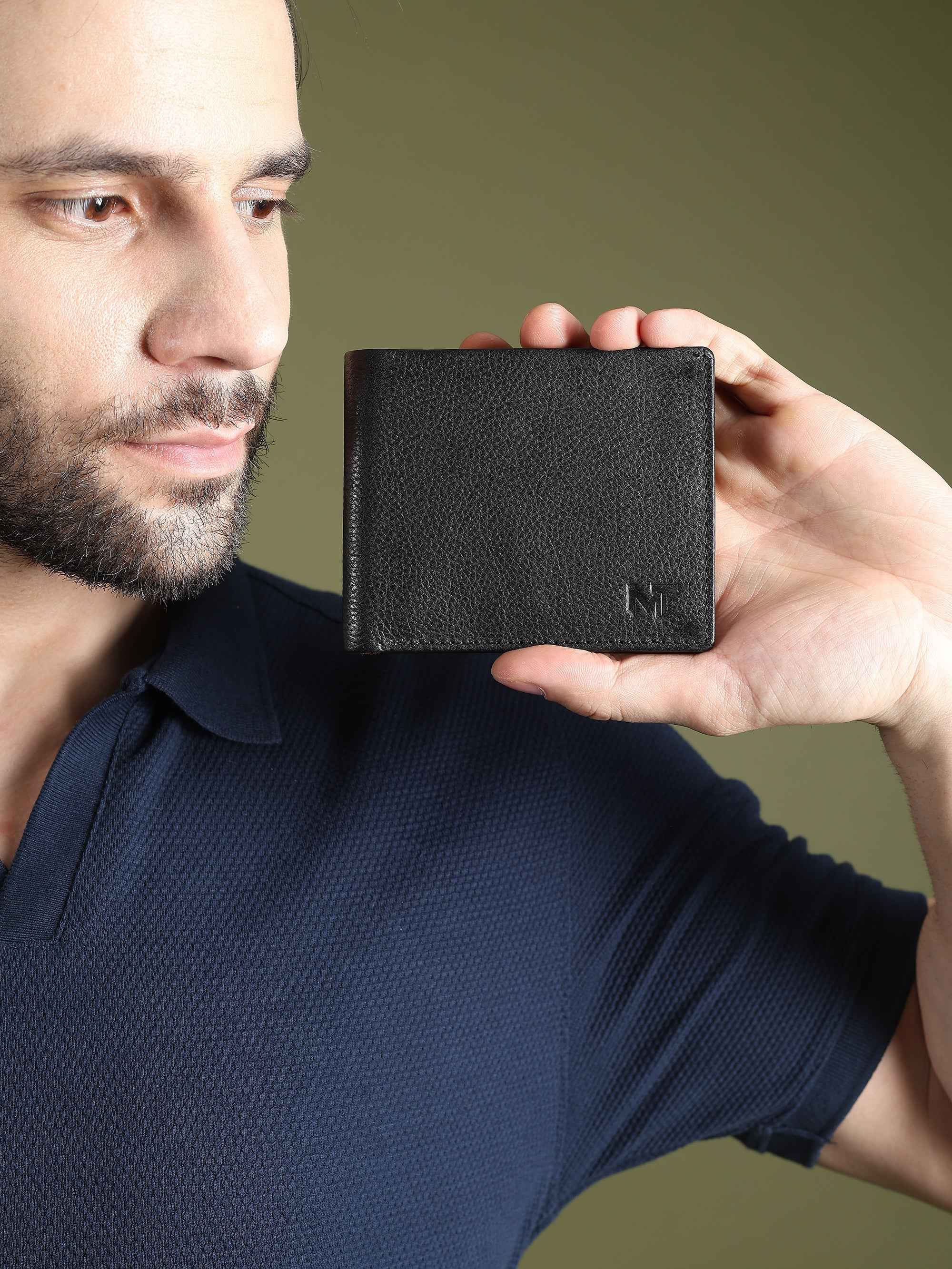 Black Minimal Contrast Wallet