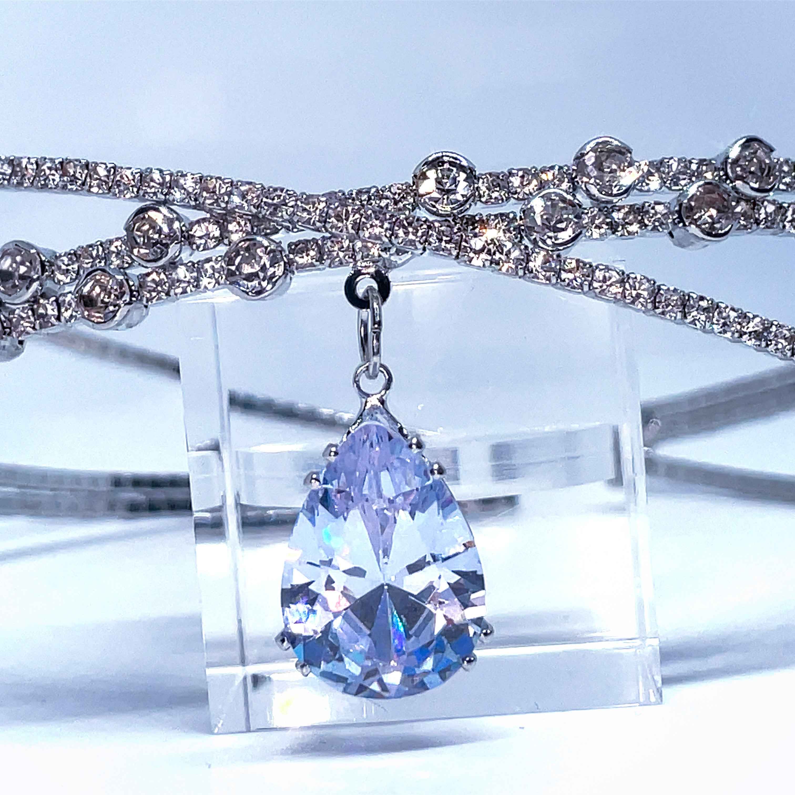 Queen Rikka - the Teardrop Choker