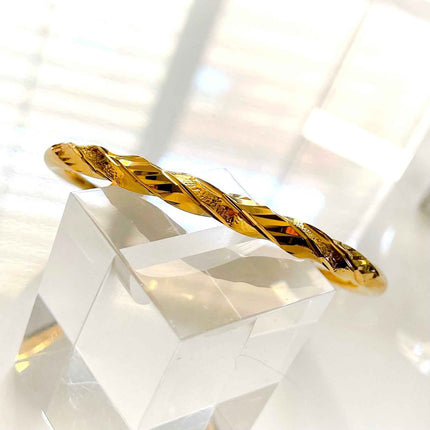 Waves of the Sea - Twisty Gold Bangle