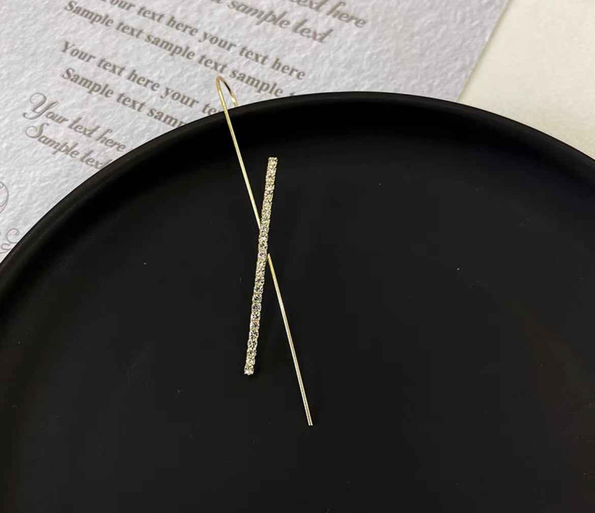 Cross Ear Crawler Hook