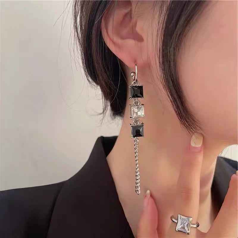 Cool Girl - Black & Silver Chain Earrings