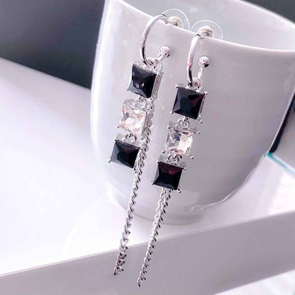 Cool Girl - Black & Silver Chain Earrings