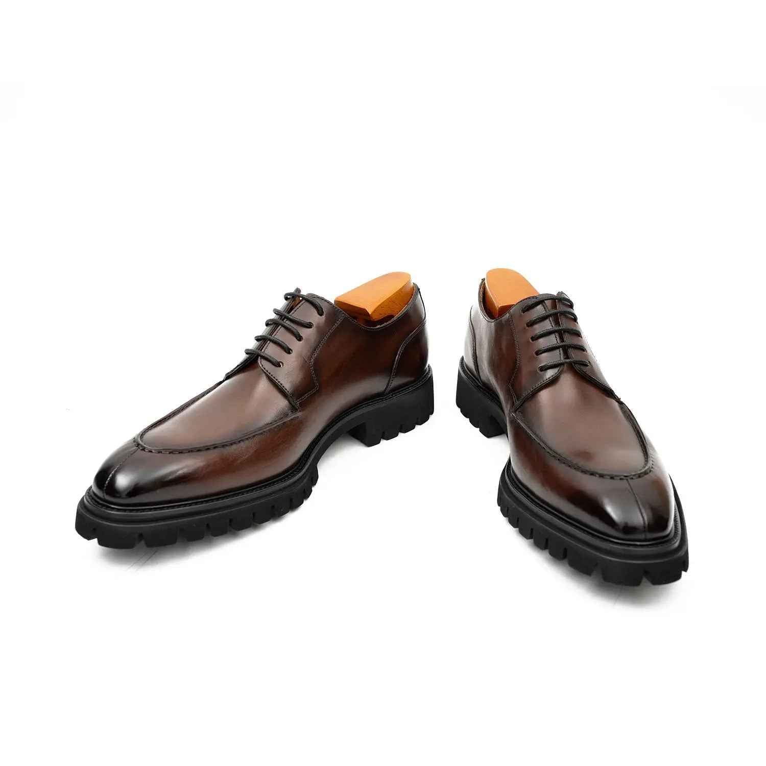 Men's Classic Brown Derby Leather Shoes with Lug Sole