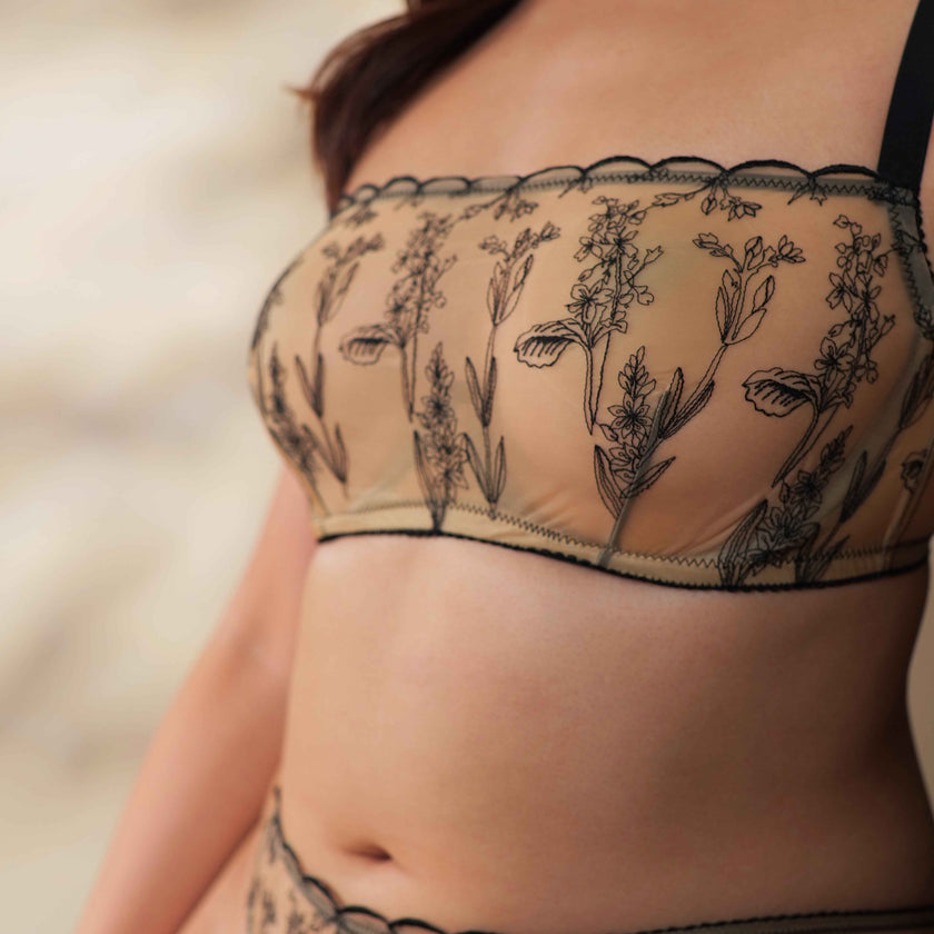 Kim High Neck Floral Embroidered Underwire Bra on Jelly Fabric