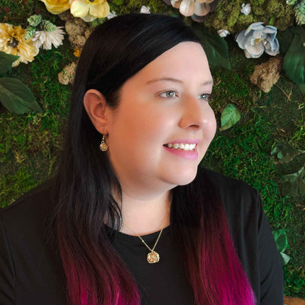 Rosette gold necklace