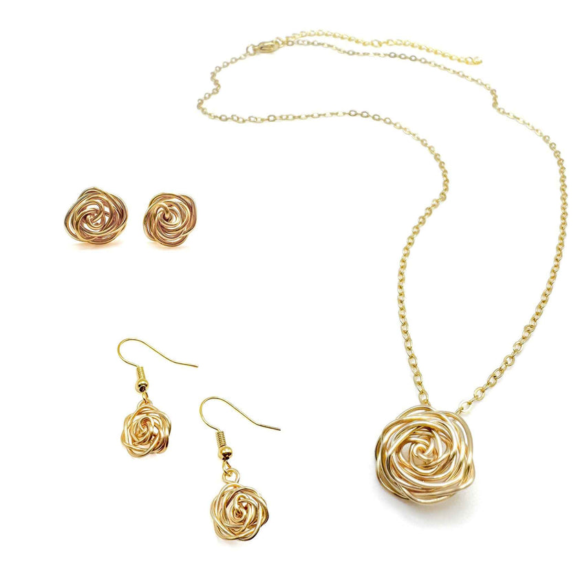 Rosette gold necklace