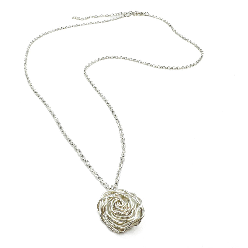 Rosette silver necklace