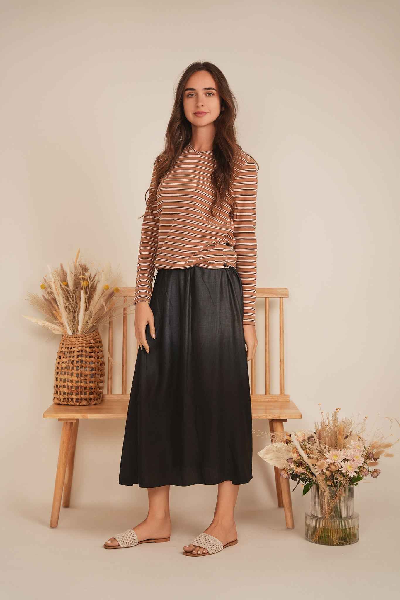 Ribbed Striped V Neck Tee With Bungee Rope