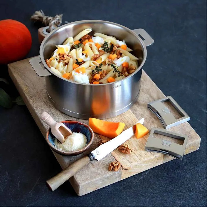 Saucepan with handle set