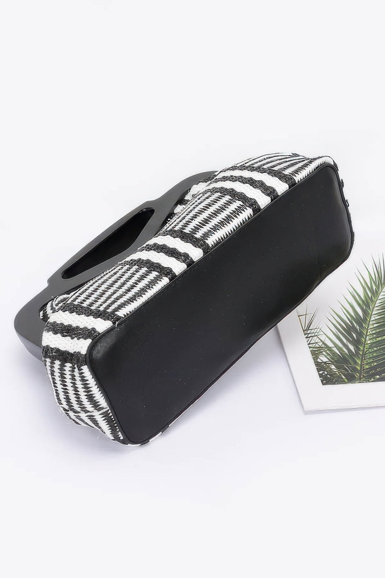 Faux Straw Wood Frame Clutch - Pikemla