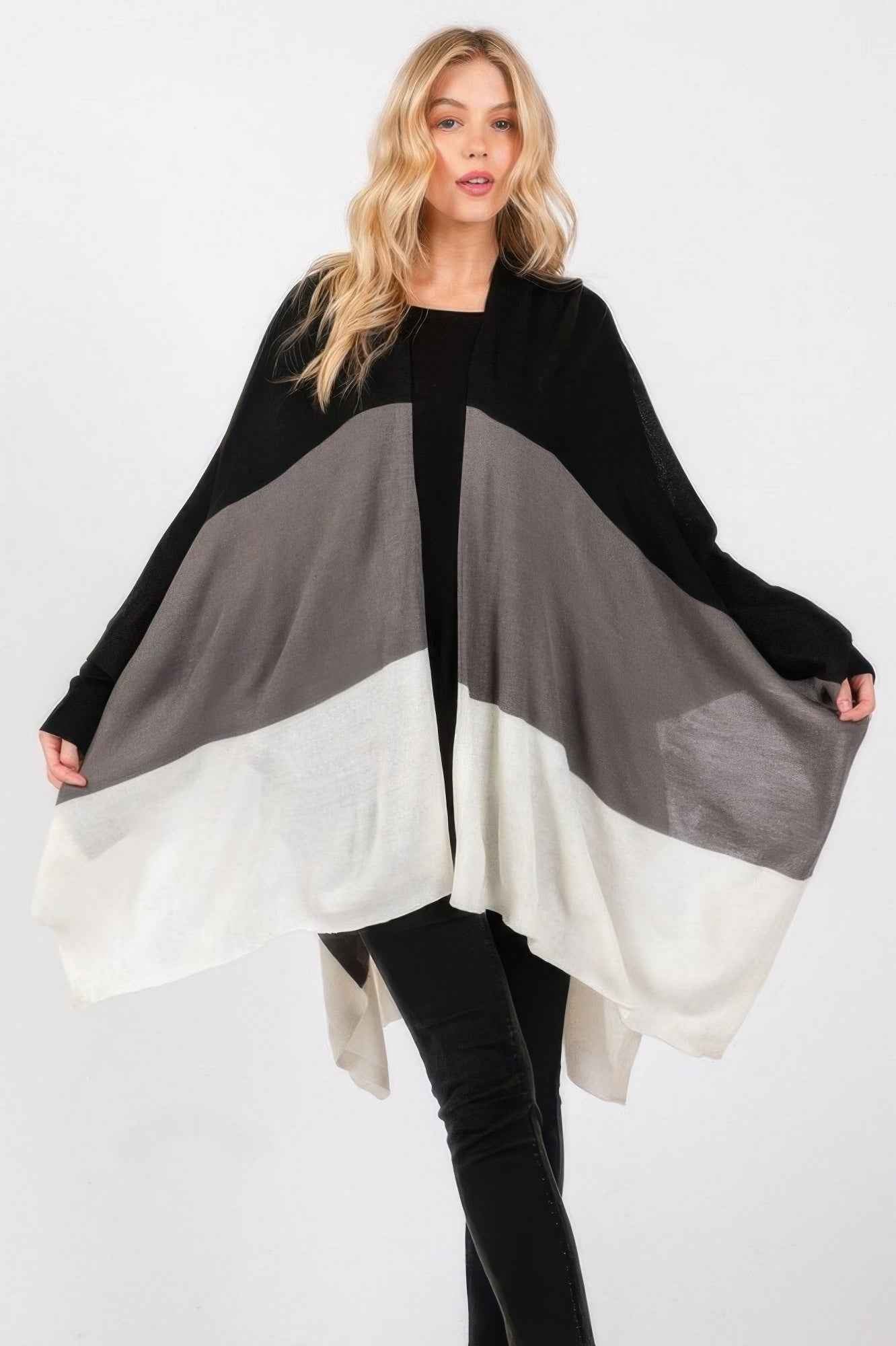 Three Tones Ruana - Pikemla