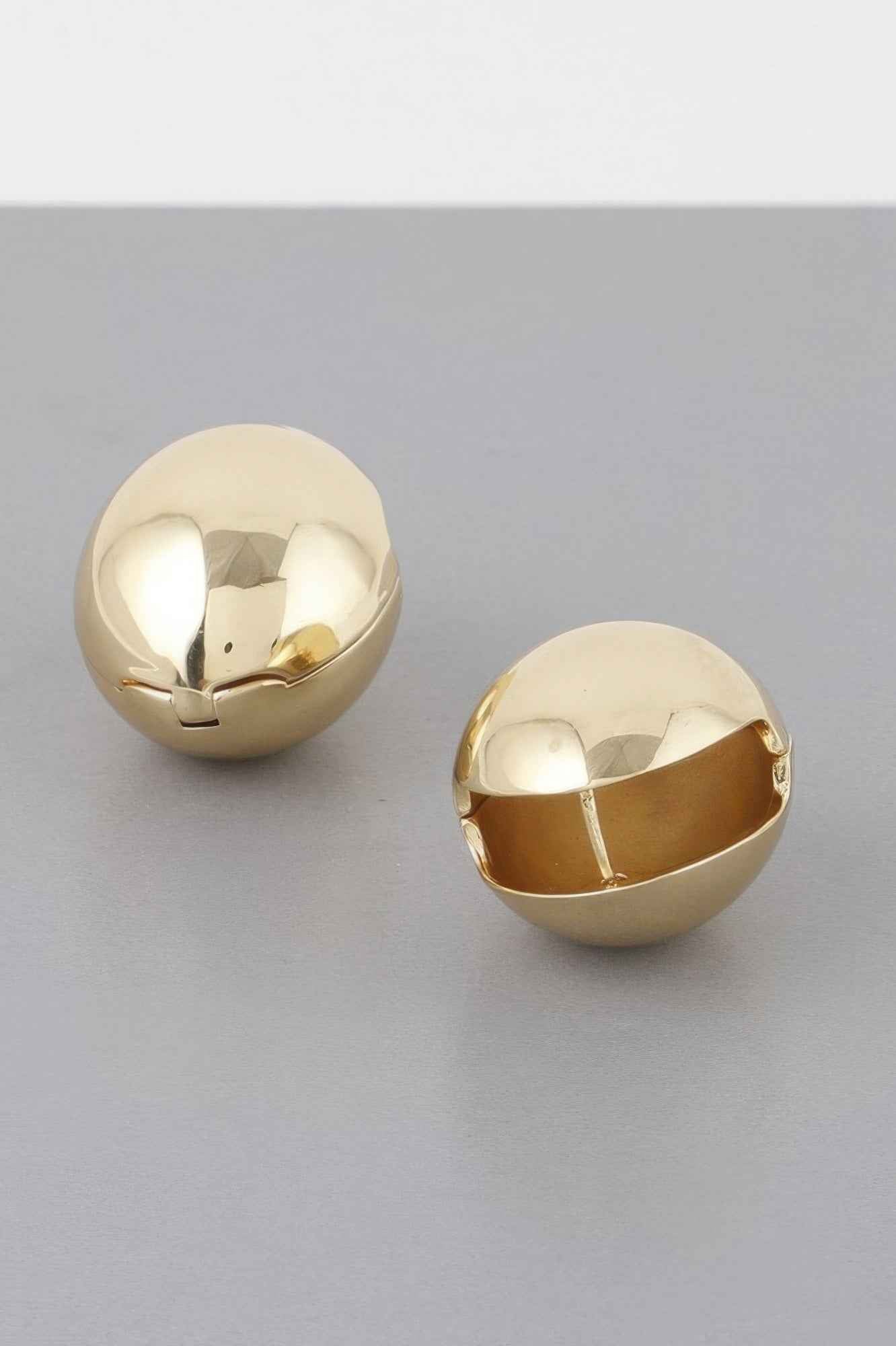 Empty Shell Clasp Earrings