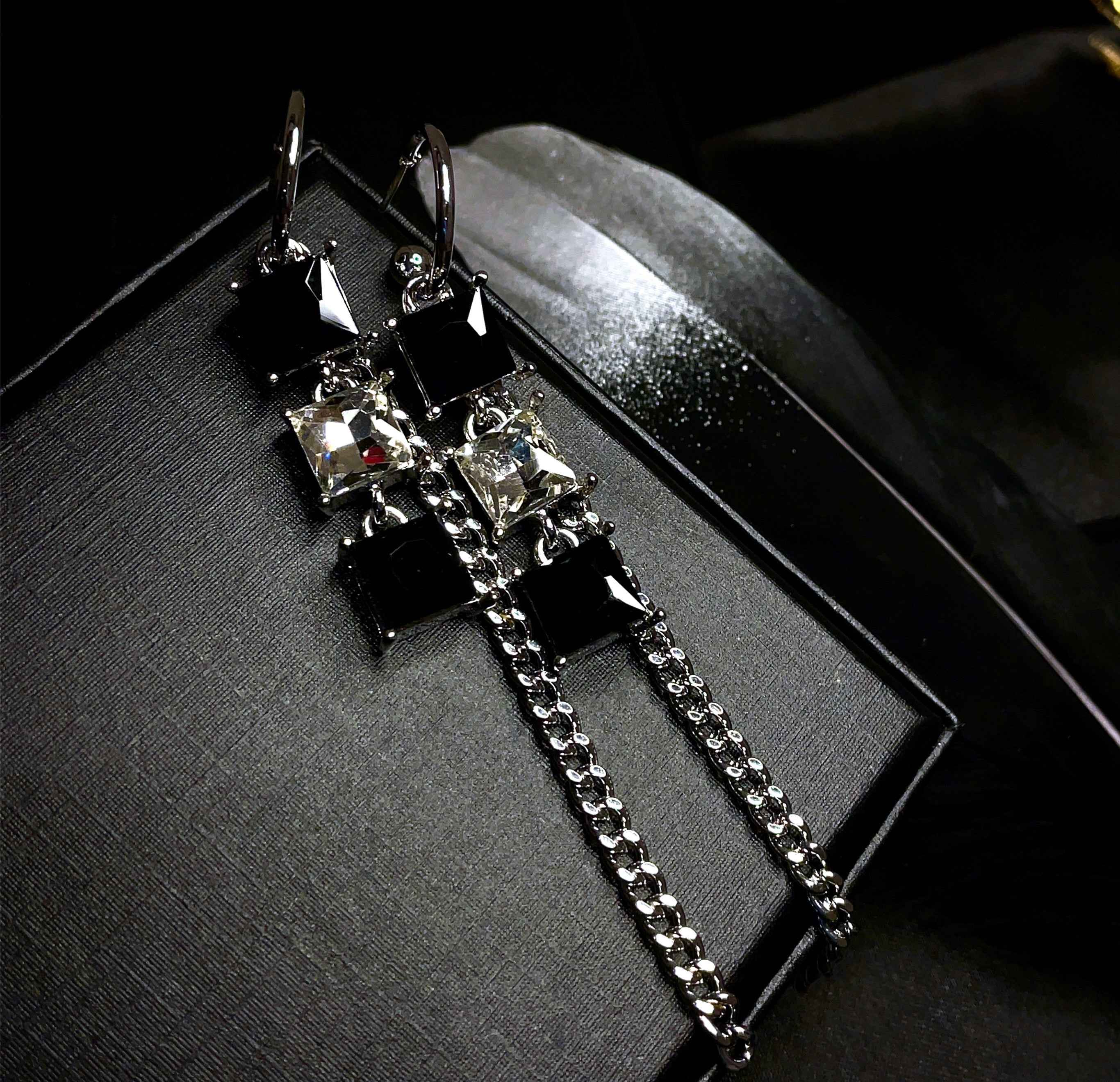 Cool Girl - Black & Silver Chain Earrings