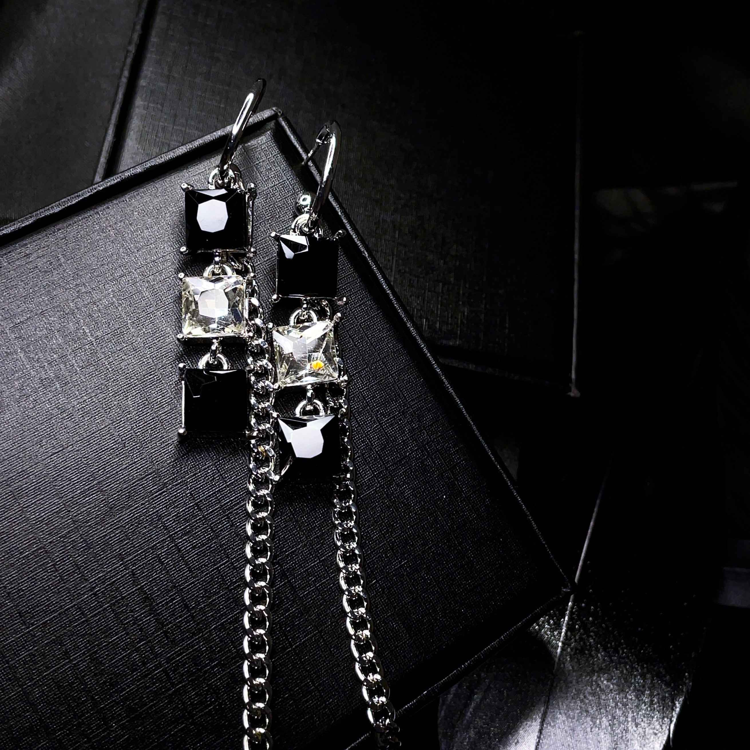 Cool Girl - Black & Silver Chain Earrings