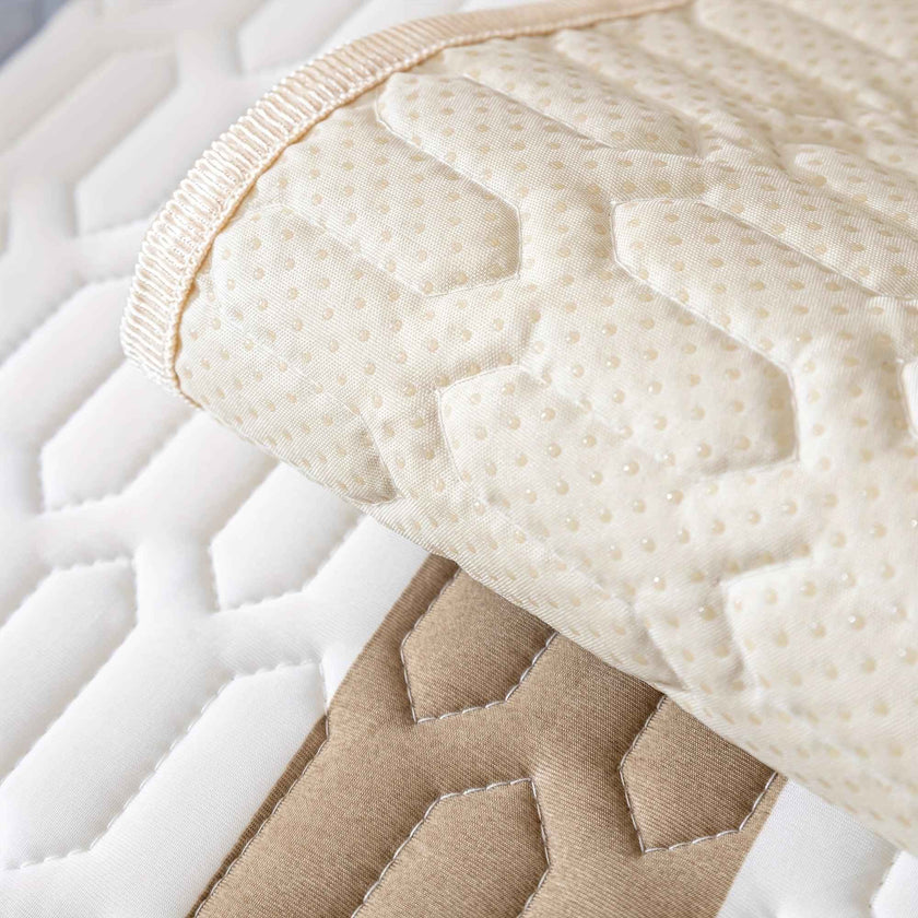 Cooling Ice Silk Dog Proof Couch Cover - Protect Your Sofa in Style