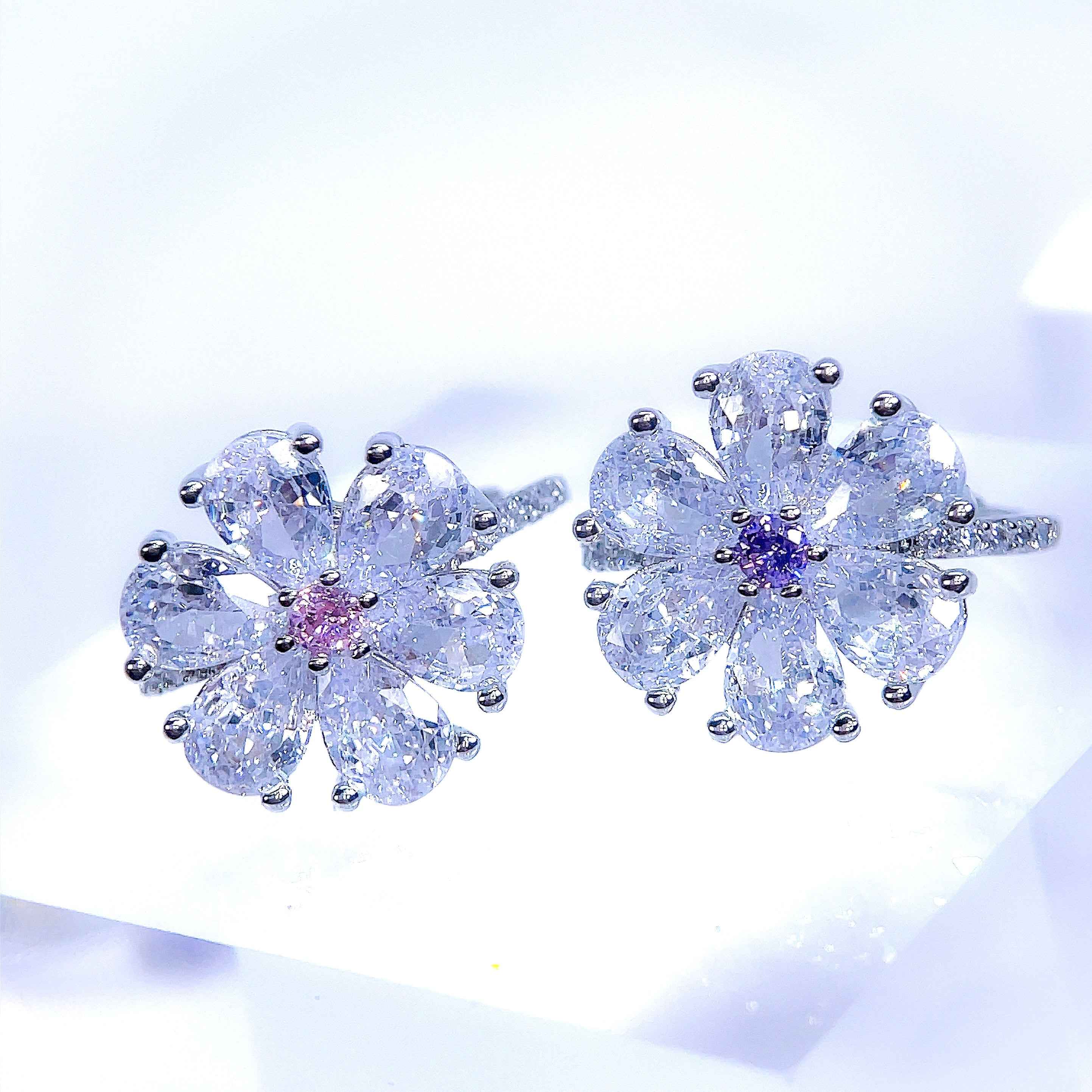 Mika - Crystal Flower Ring