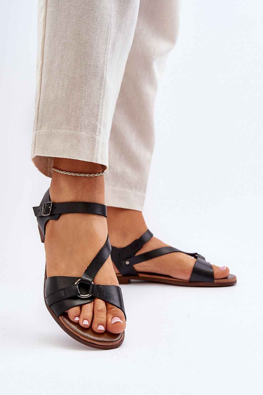 Sylvara Classic Leather Flat Sandals