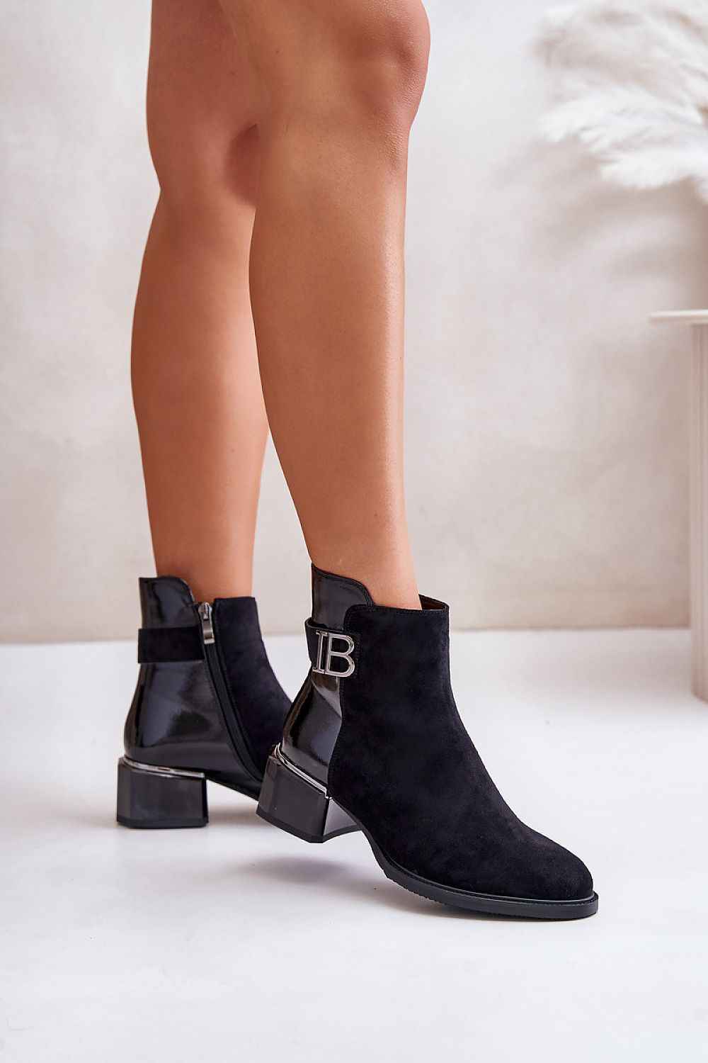 Seronda Heeled Belted Boots