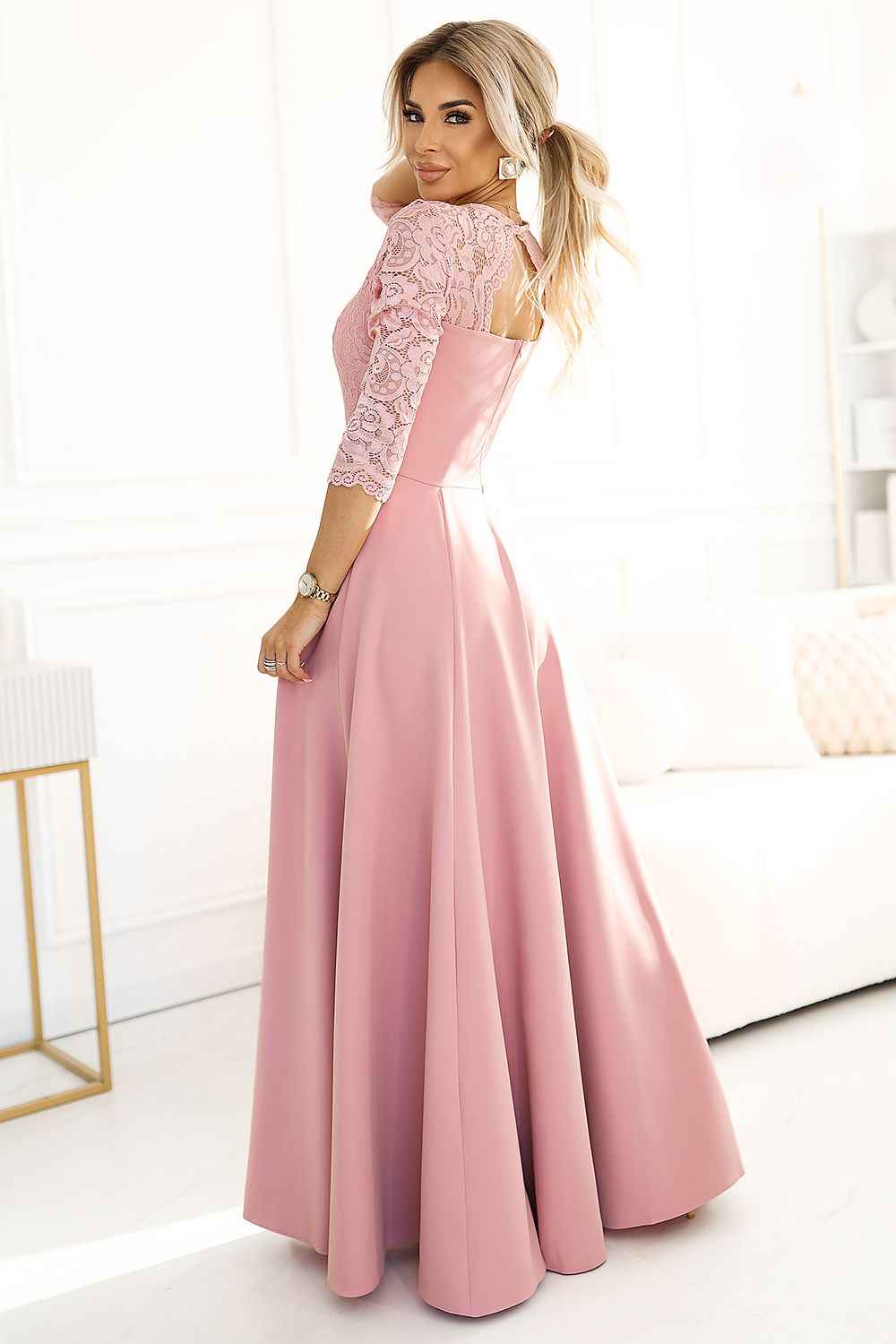 Long dress model 171435 Numoco