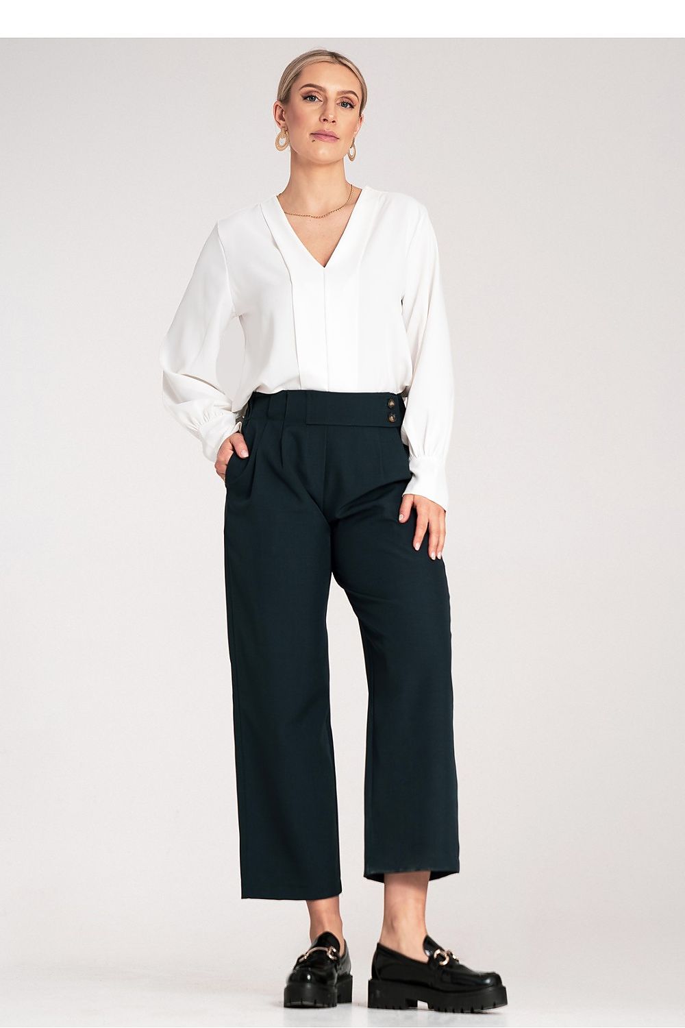  Women trousers model 214930 Figl 
