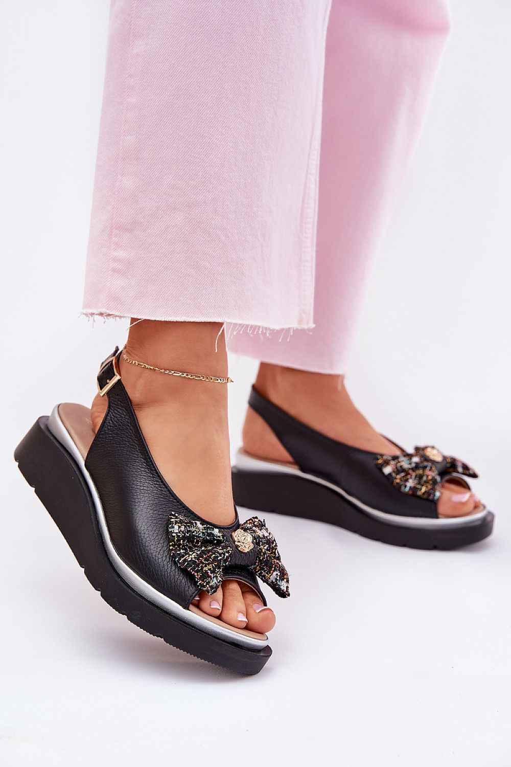 Melvaria Bow Accent Wedge Sandals