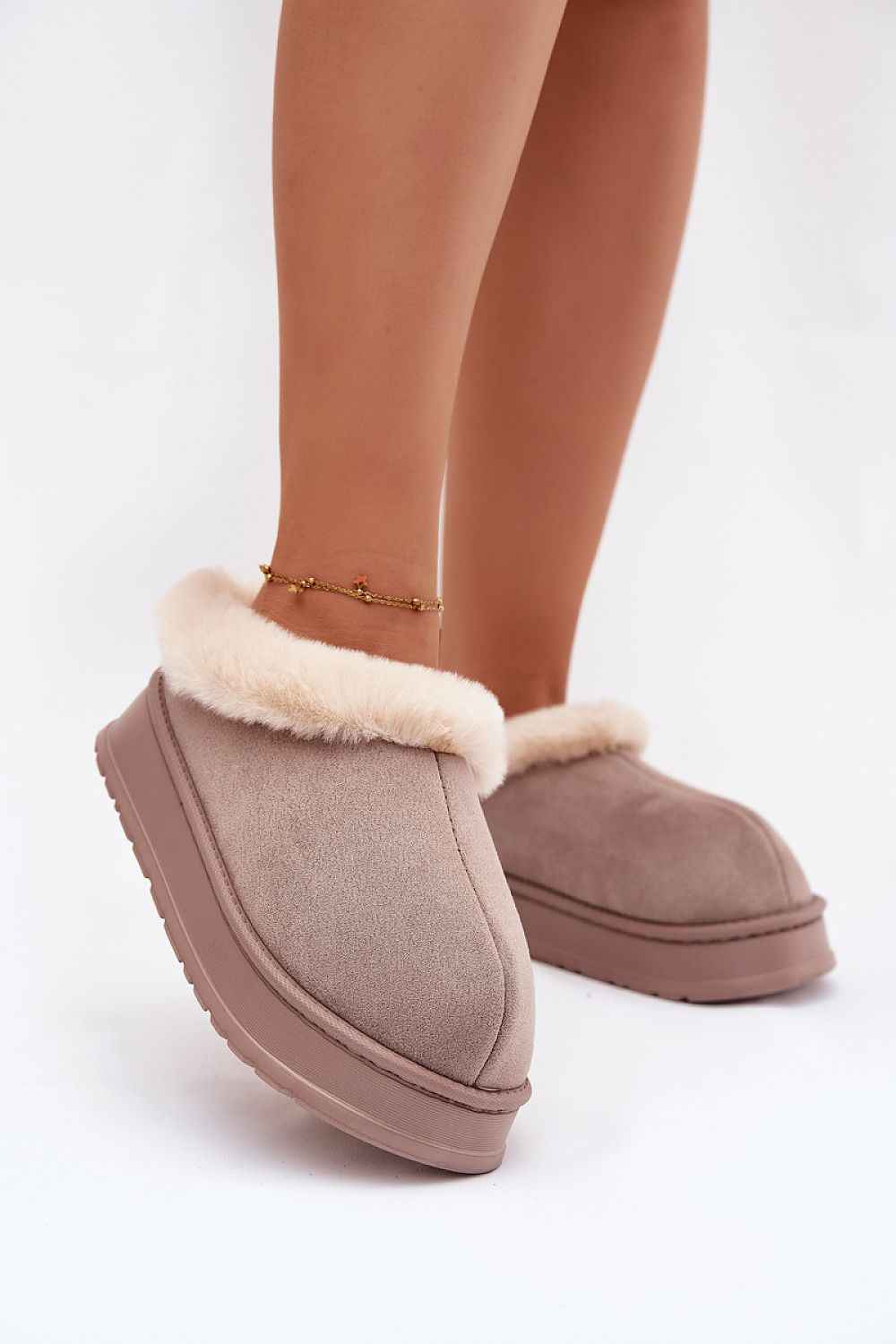 Slippers model 222280 Step in style