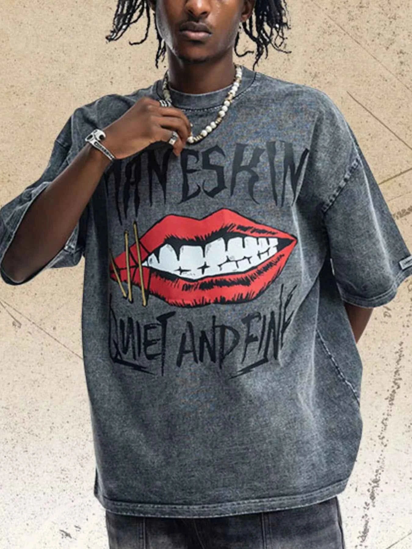 Men's Lip Graphic Washed Round Neck T-Shirt