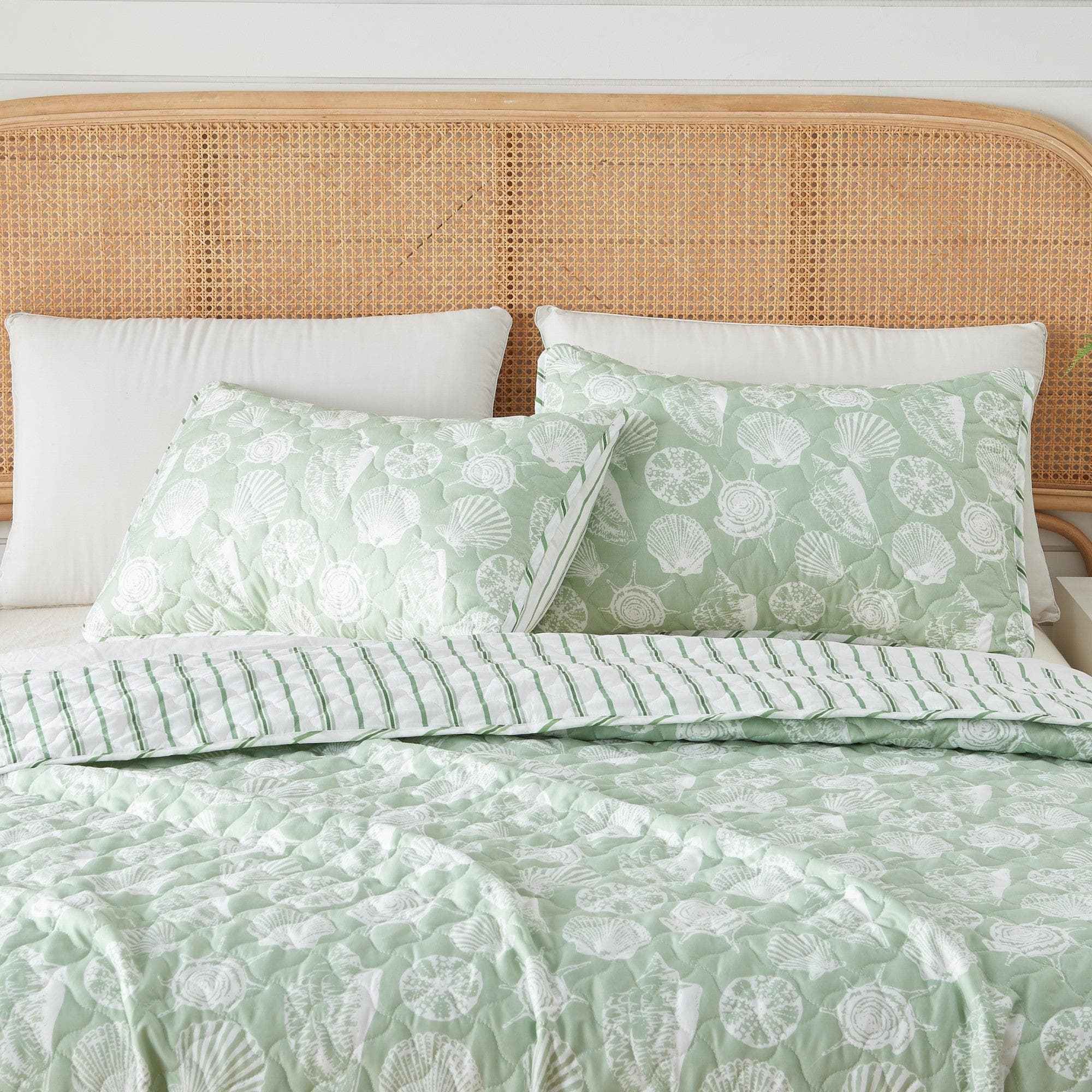Green Seashell Quilt - Emerald Bay