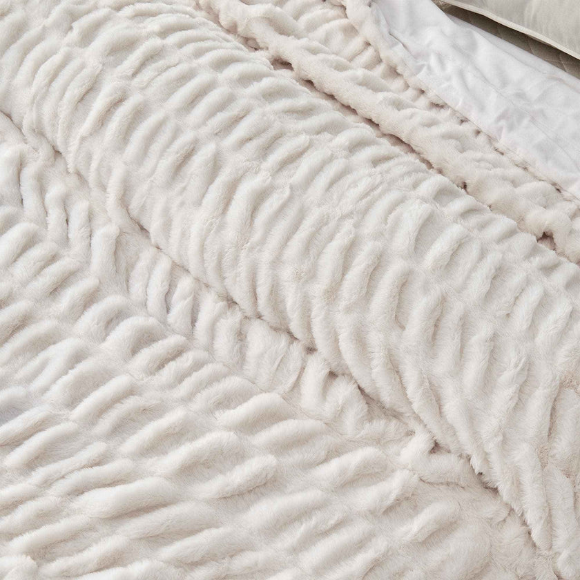 Ruched Faux Fur Throw Blanket - Alondra Collection