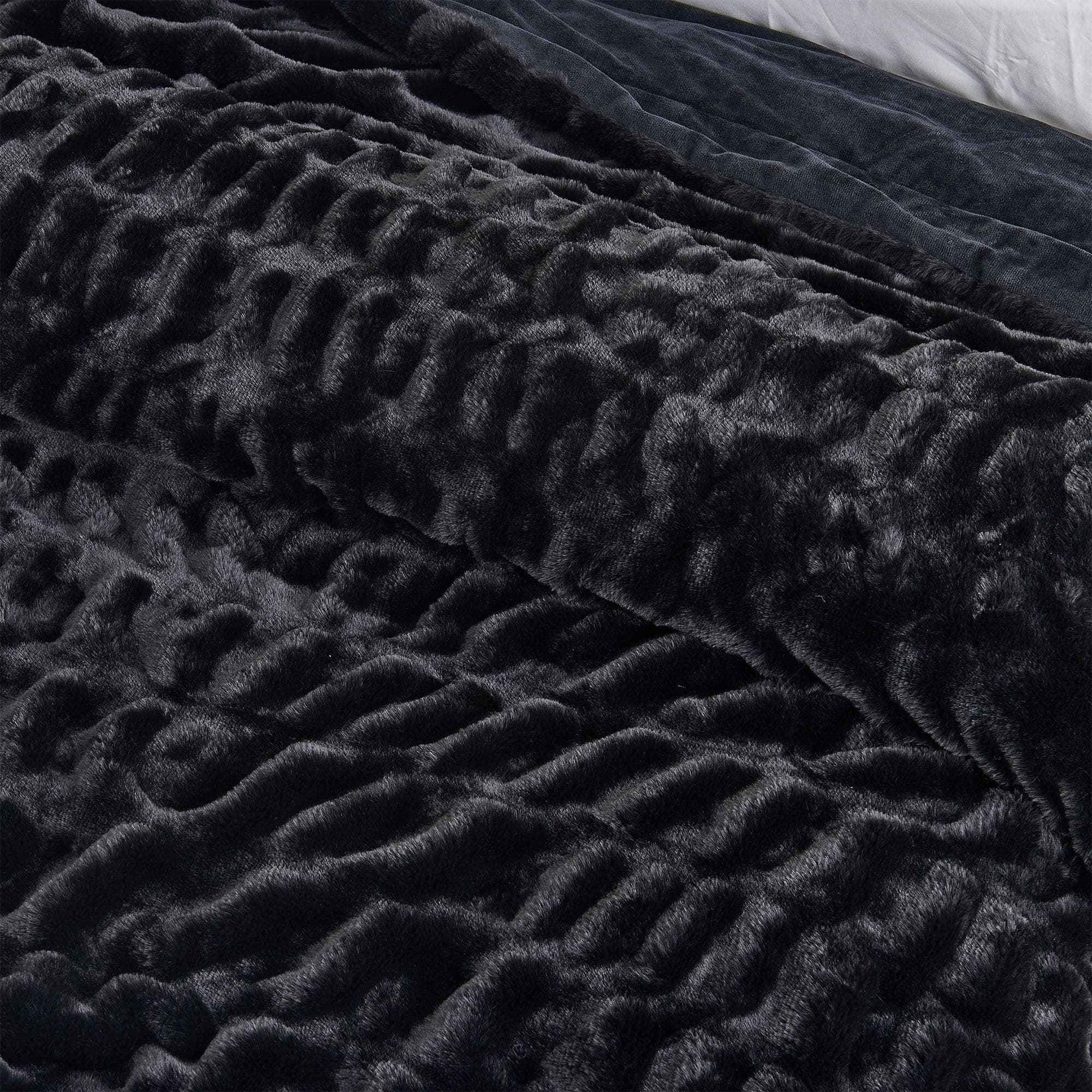 Ruched Faux Fur Throw Blanket - Alondra Collection