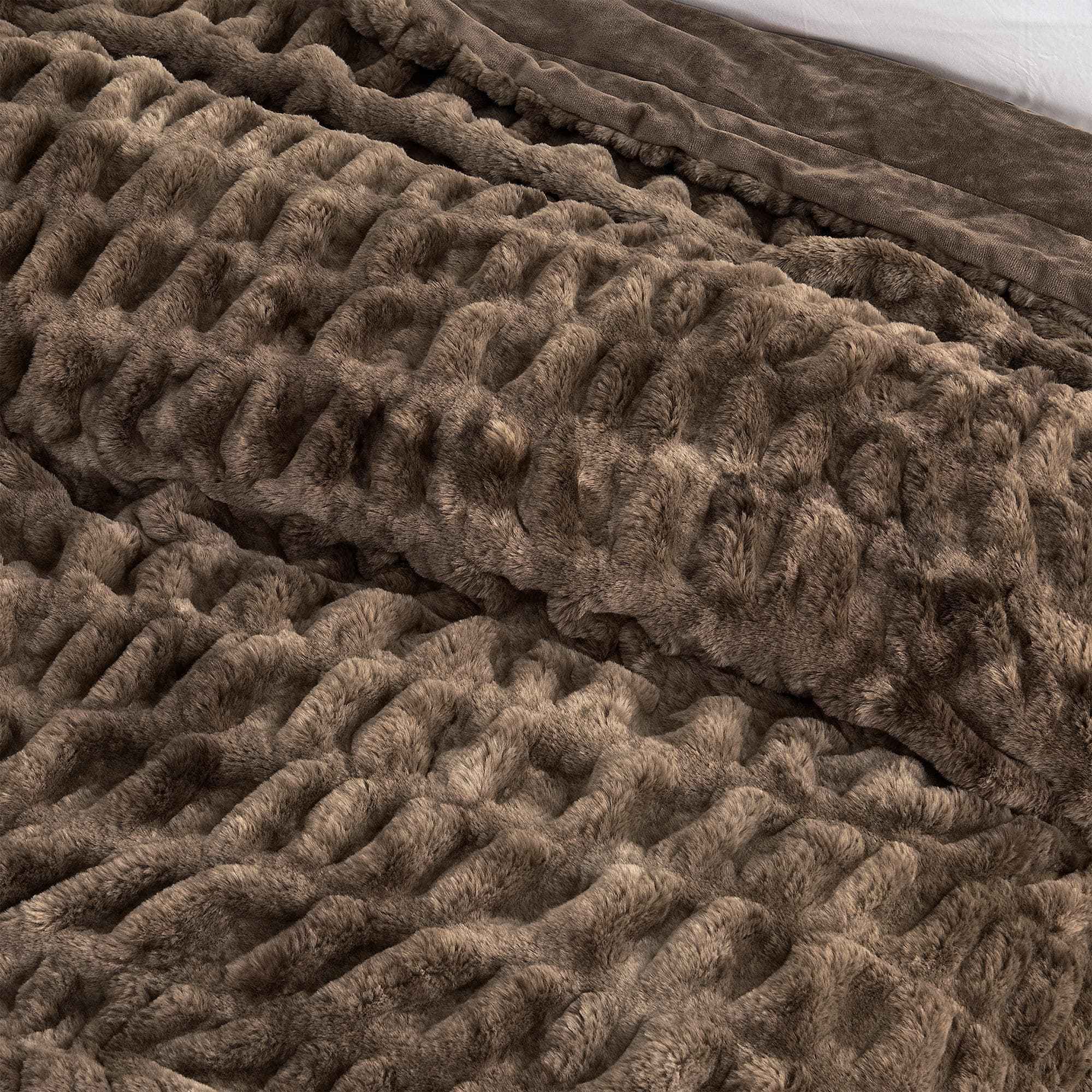 Ruched Faux Fur Throw Blanket - Alondra Collection