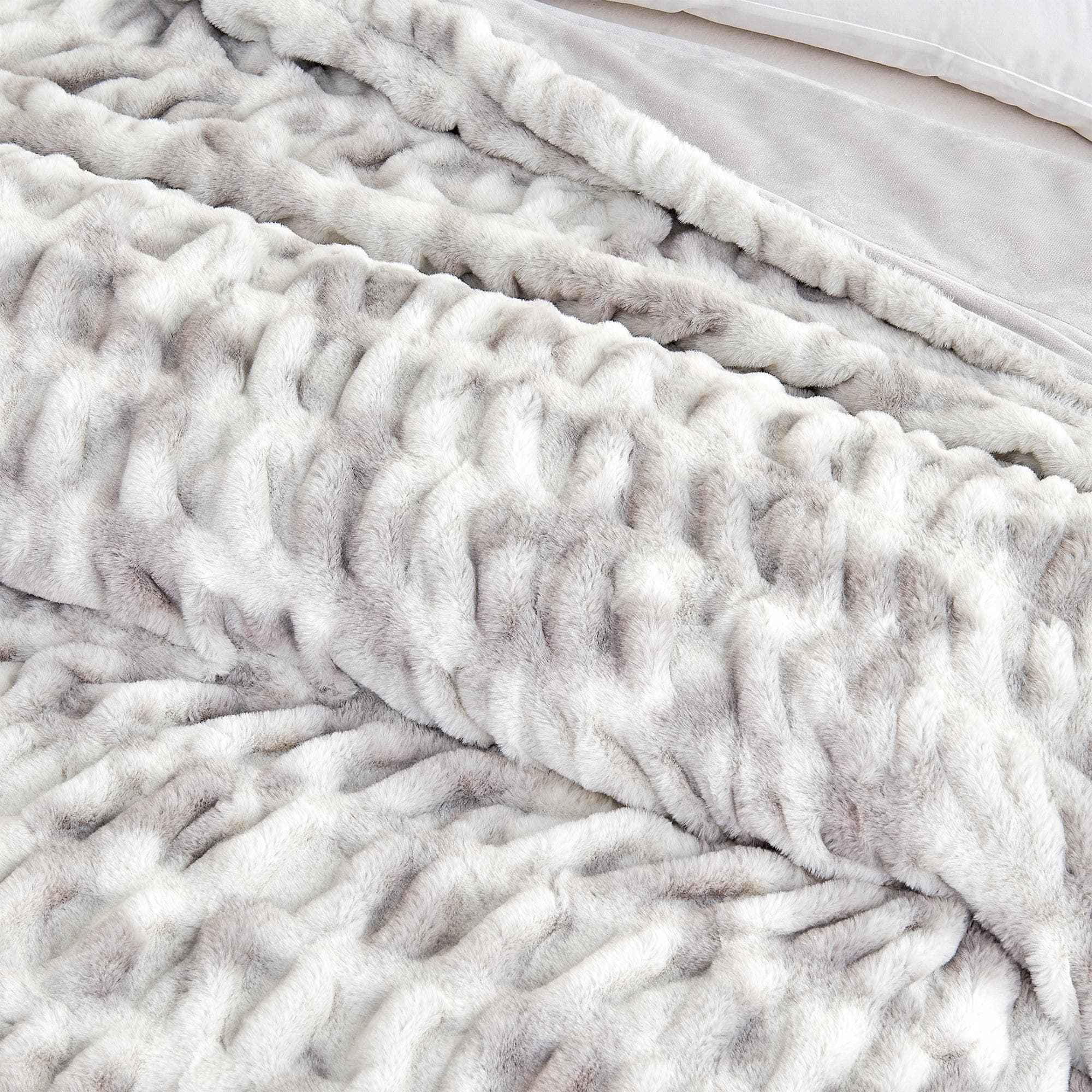 Ruched Faux Fur Throw Blanket - Alondra Collection