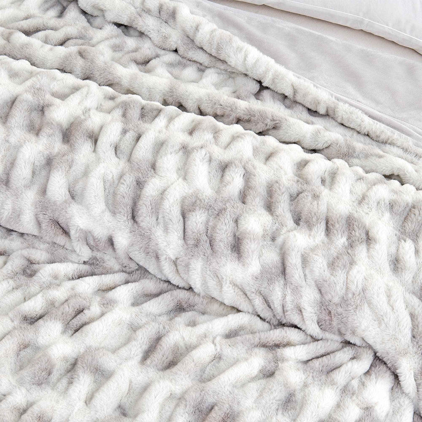 Ruched Faux Fur Throw Blanket - Alondra Collection
