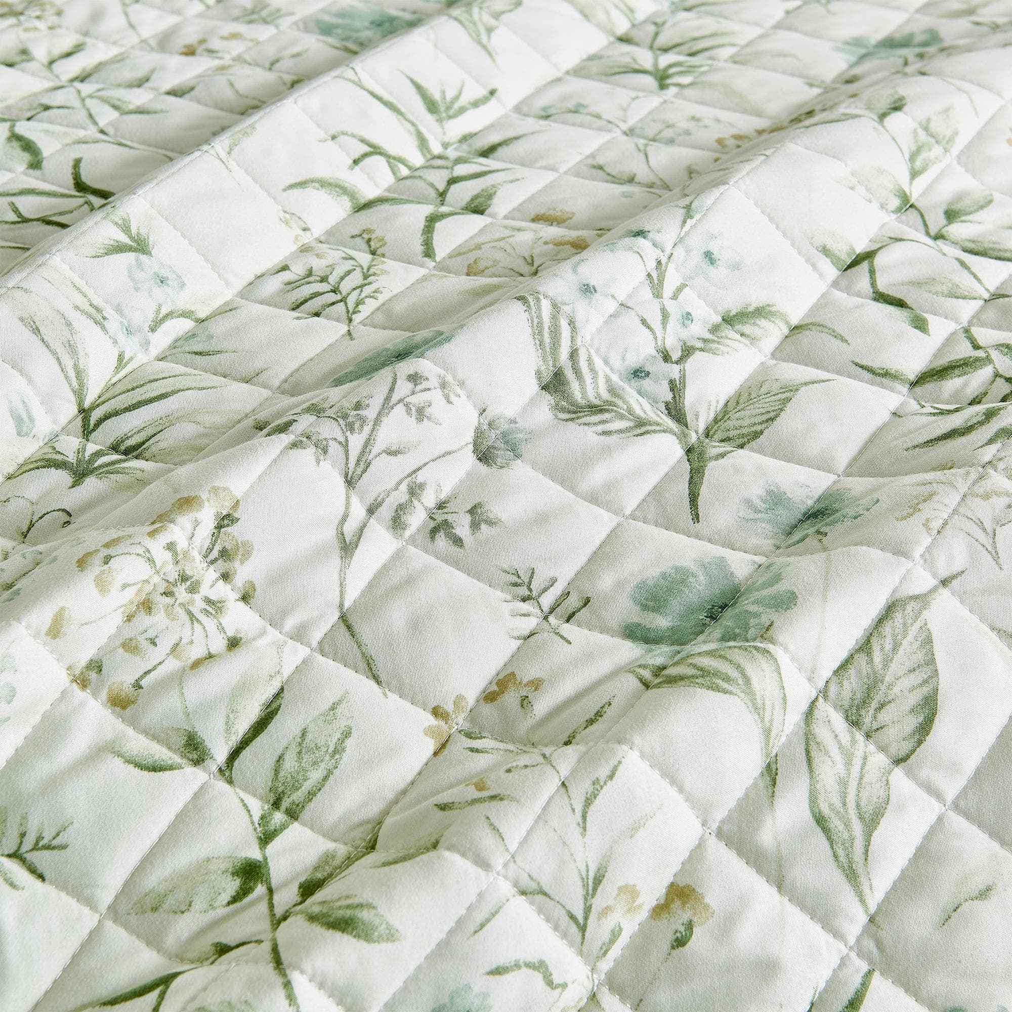 Floral Printed Microfiber Quilt Set - Glyndora Collection