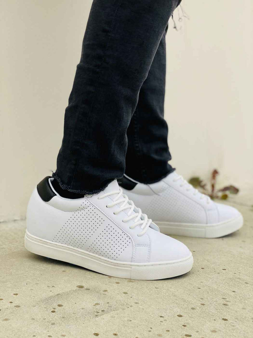 CALTO 2.6-Inch Taller White Elevator Sneakers H0833